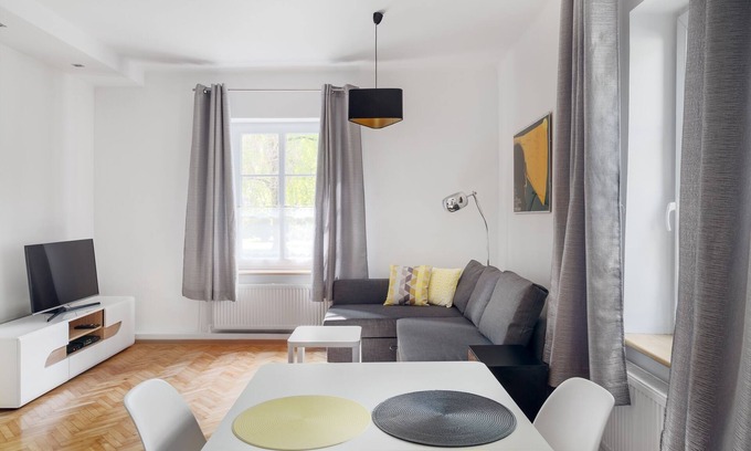 Nowe Miasto Apartment | 3 rooms modern, stunning & quiet flat for 6, Old Town, Warsaw