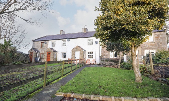 Horton in Ribblesdale Cottage | 3 SOUTH VIEW, pet friendly, with open fire in Horton-In-Ribblesdale