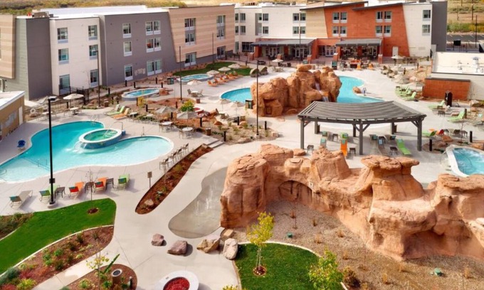 Moab Hotel | 3 Spacious Suites with Red Rock Views, Pool & Moab’s Best Attractions Nearby