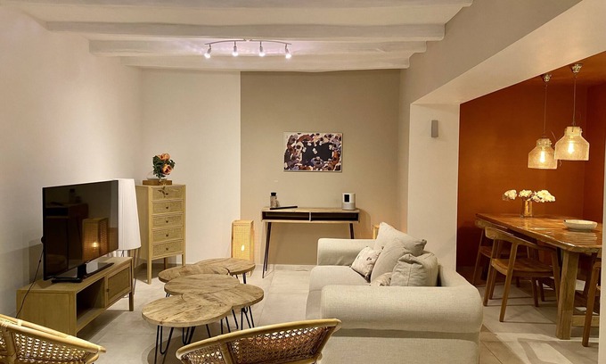 Barbery House | 3-star listed house with garden