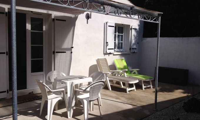 Etaules House | 3-star-rated cottage in a quiet, restful neighborhood