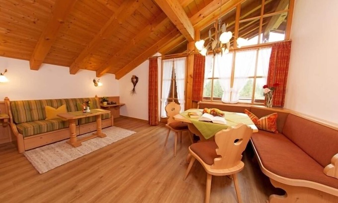 Groissenbach Apartment | (3) Zwei-Raum-Ferienwohnung 53qm, 2-5 Personen, Dusche/WC, Wohn-Schlafraum + Extra Schlafzimmer, Küche, großer Balkon