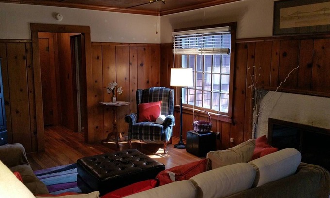 Downtown Klamath Falls House | 30+Day❤️Downtown ❤️Red Smarthouse King W/D 4KTV