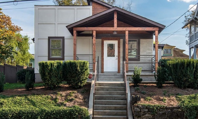 Hope Gardens House | 30 day+ Stay Close to All Things Downtown