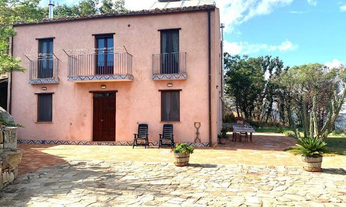 Gangi House | 30 m² Farmhouse ∙ 3 guests