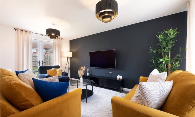 Peterborough House | 30% OFF 28+ nights stays - Drake House Superb 4 bedroom Semi