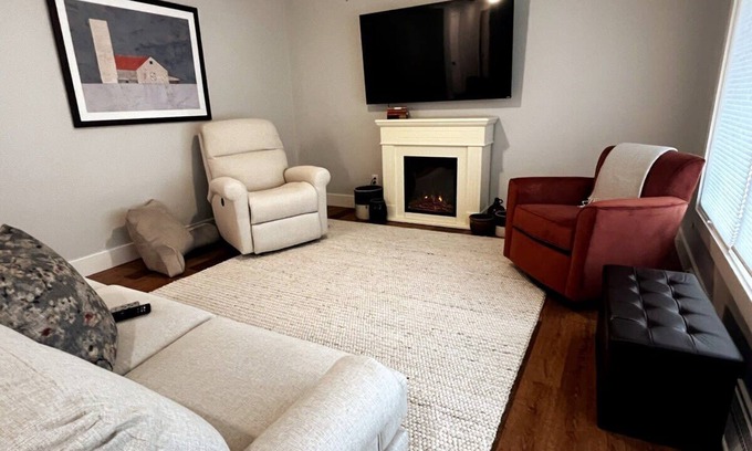 New Philadelphia House | "30 Something" | Family & Business Friendly Stay