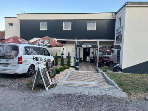 Kaluza Bed & Breakfast | 300 m² Bed and breakfast ∙ 8 bedrooms ∙ 35 guests