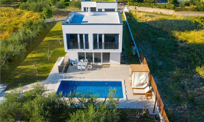 Rudine House | 300 m² House ∙ 5 bedrooms ∙ 10 guests