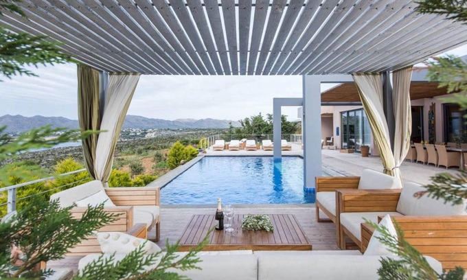 Kalathas Villa | 300 m² Villa ∙ 5 bedrooms ∙ 12 guests