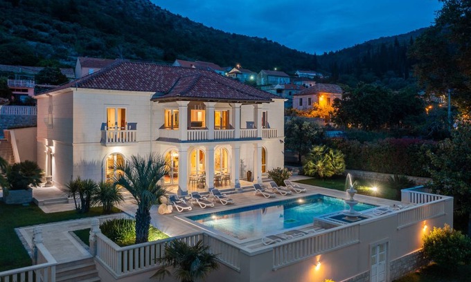 Trsteno Villa | 300 m² Villa ∙ 6 bedrooms ∙ 12 guests