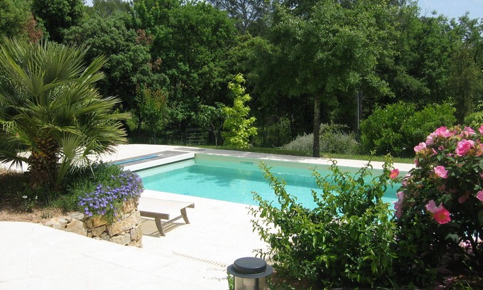 Bagnols-en-Foret Cottage | 300 sq feet apartment (2 rooms) for 2-3 persons, swimming pool, garden, quiet