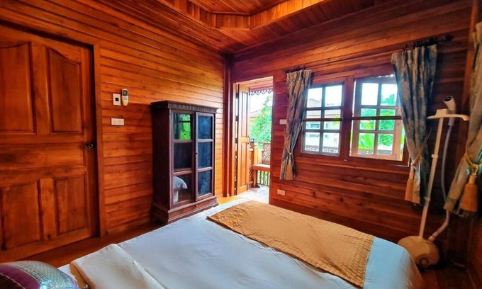 Bang Khen House | 300 Years Old Wooden House w 3 Bedrooms and big Yard