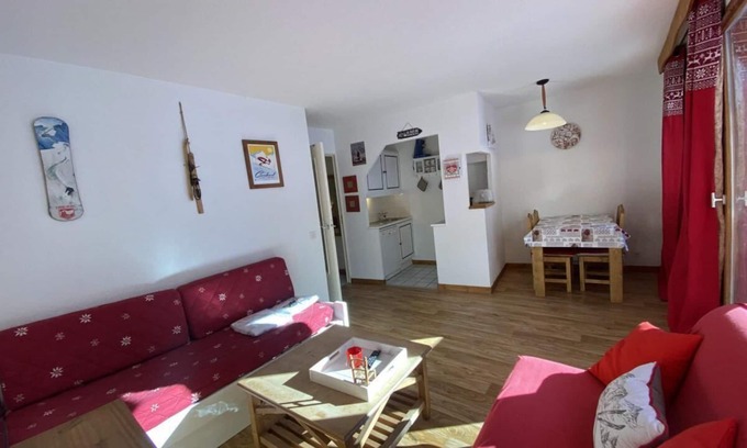 La Perriere Apartment | 300m from resort center, Ground floor, view mountain, balcony, tv, ski locker, 37m², La Tania