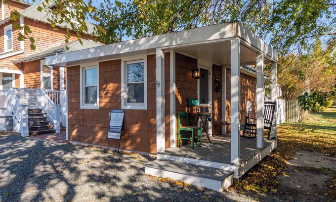 Lewes House | 303 Massachusetts - Adorable one bedroom cottage close to the beach!