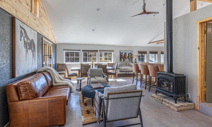 Mancos House | 3076 W Highway 160 - Guest House