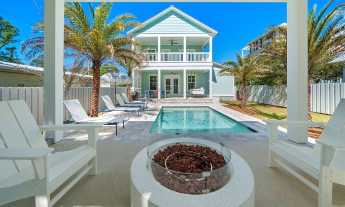 San Juan House | 30A - Walk to Beach - Pool - Golf Cart - Bikes