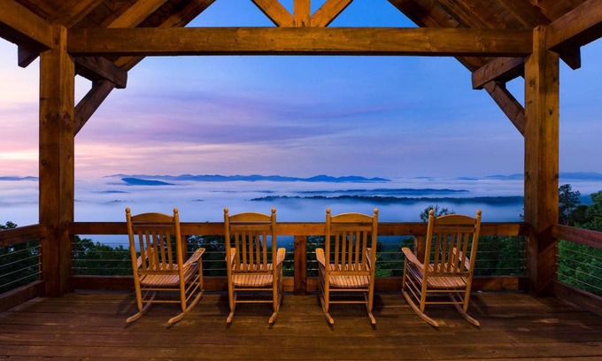 Mineral Bluff Cabin | 313 m² Cabin ∙ 4 bedrooms ∙ 10 guests