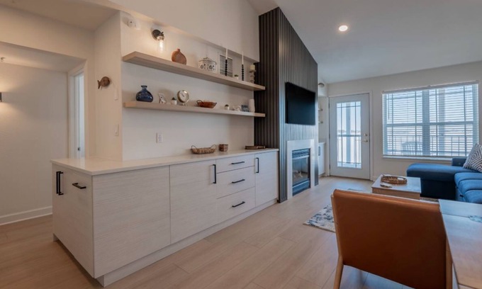 Delavan Lake Condo | 317- 2 Bedroom/2 Story Lake View Condo