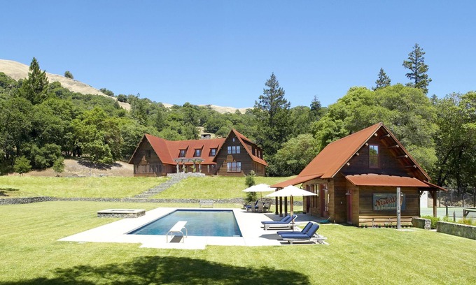 Yorkville House | 325 acre Estate w/Lodge, Cottage & Pool House, Lakes, Pool, Tennis, Pickleball