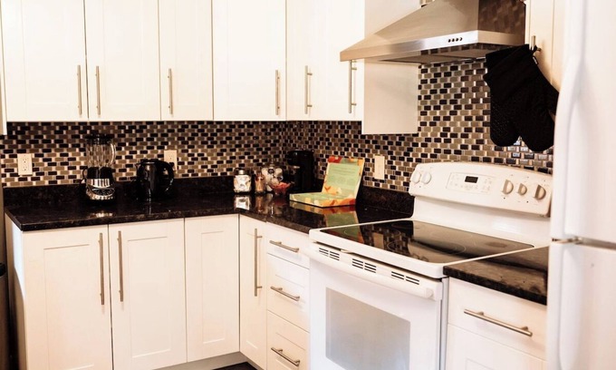 Fairlawn Heights House | 327 · Winter Retreat - 6BR, All age friendly