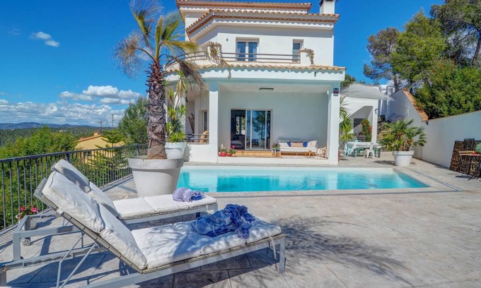 Sant Pere de Ribes Villa | 328 m² Villa ∙ 5 bedrooms ∙ 10 guests