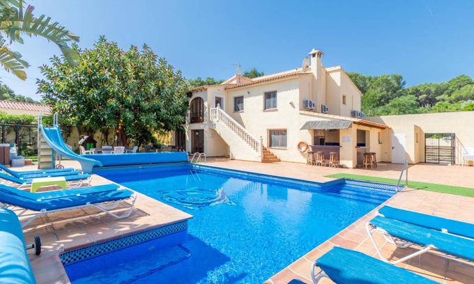 Moravit Villa | 340 m² Villa ∙ 8 bedrooms ∙ 16 guests