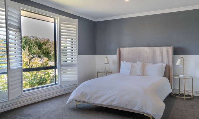 Baldivis House | 35 Hamptons Luxury Escape Family Home Sleeps9