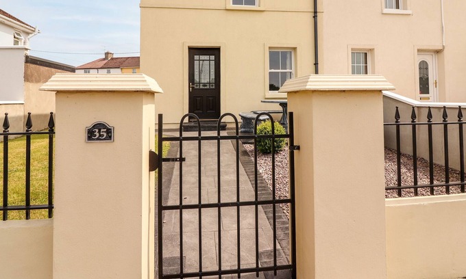 Killorglin Cottage | 35 LAUNE VIEW, family friendly in Killorglin, County Kerry