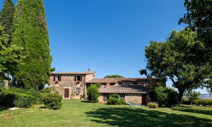 Contignano Villa | 350 m² Villa ∙ 10 bedrooms ∙ 21 guests