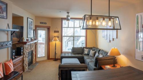 Snowbird Apartment | 3505 - One Bedroom Den Standard Powderhorn Lodge condo
