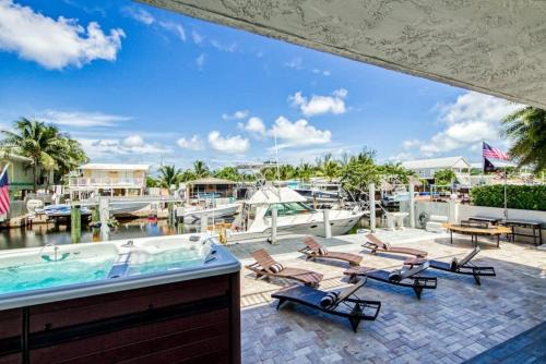 Twin Lakes Apartment | 350A Waterfront Oasis with hot tub