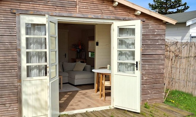 Hoek van Holland Ski Chalet | 36 m² Chalet ∙ 1 bedroom ∙ 2 guests