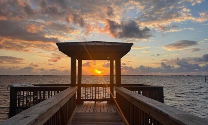 Jensen Beach House | 360 deg Sky Deck River View~BBQ Grill~Stargazing~Heated Pool~Fishing Access