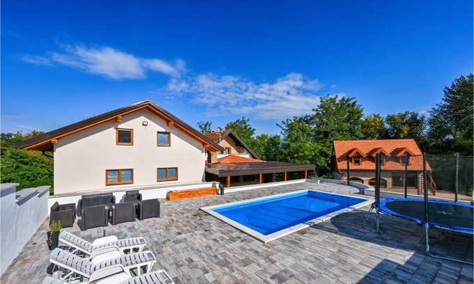 Ludbreg House | 360 m² House ∙ 10 bedrooms ∙ 20 guests