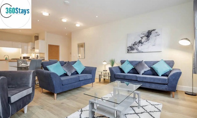 Maidenhead Apartment | 360 MH Victoria Hse 02- Luxury 2 Bedroom Apt. 02 with Parking