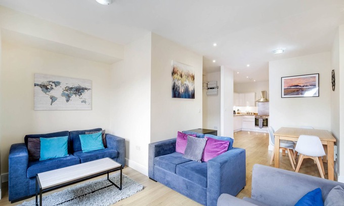 Maidenhead Apartment | 360 MH Victoria Hse 05 - Luxury 2 Bedroom Apt. 05 with Parking