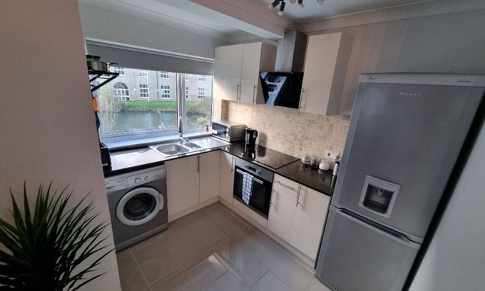 Heybridge Apartment | 360 Serviced Accommodations - Canal Side Retreat - 2 Bedroom Apartment