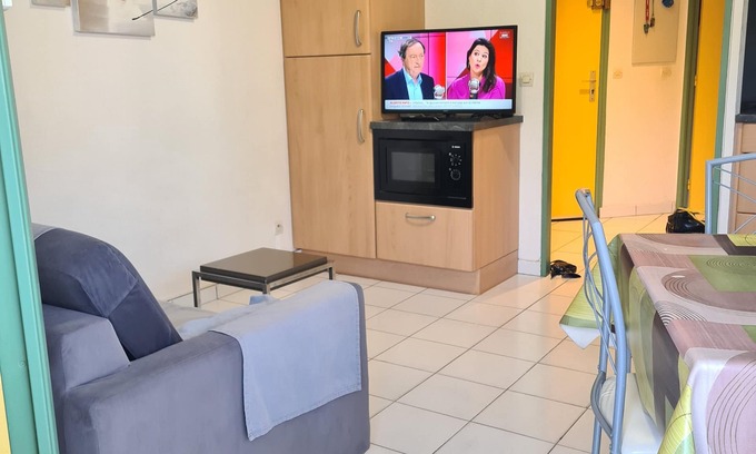 Saint-Cyprien Plage Apartment | 37 m² T2 garden apartment, air-conditioned, large pleasant terrace