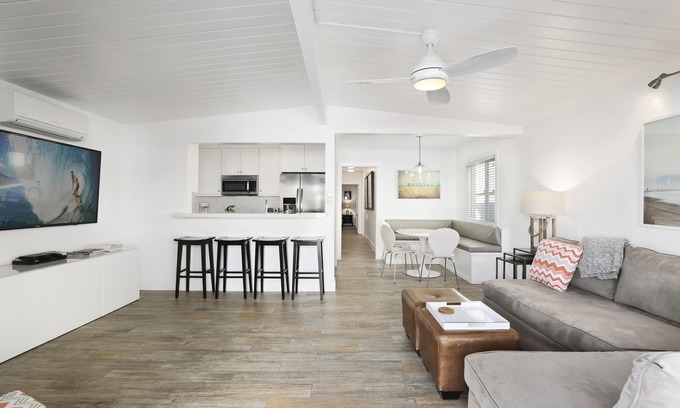 West Newport House | 37th Street beach house, steps to sand - Air conditioning, bikes and parking!