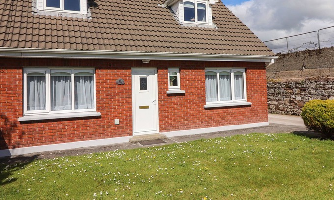 Tralee Cottage | 38 CASTLEWOOD PARK, pet friendly in Tralee, County Kerry