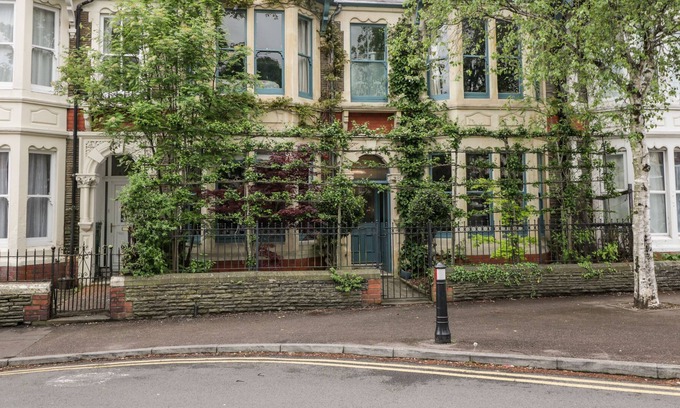 Roath Cottage | 39 TYDFIL PLACE, pet friendly, character holiday cottage in Cardiff