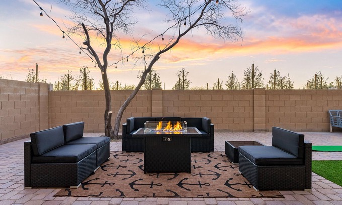 South Mountain House | 3bd 2.5ba home, family-friendly, 10min to PHX airport, hiking, games, king bed!