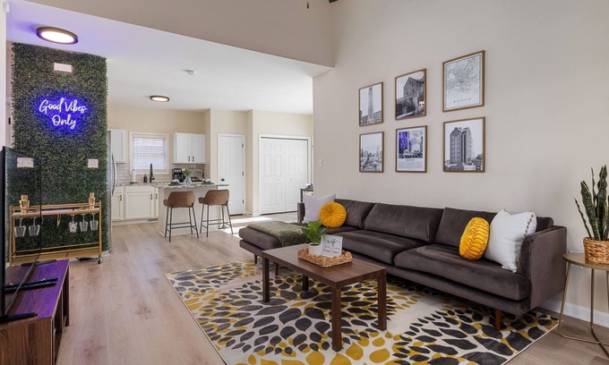 East Raleigh House | 3BD Retreat + Hot Tub & BBQ + Near NCSU & Downtown