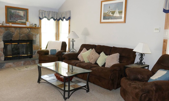 Tannersville House | 3bdr Family friendly Camelback Mountain Paradise - Walking Distance to Slopes