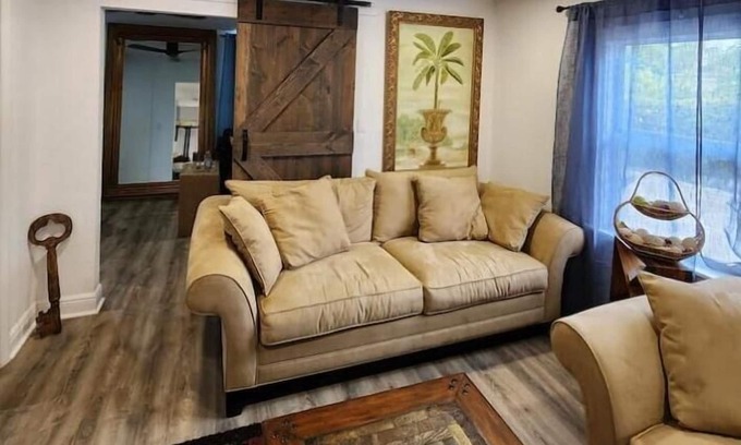 Central Oakland Park House | ◈ 3Bed/3Bath ◈ Heated Pool ◈ <10 Mins from Beach