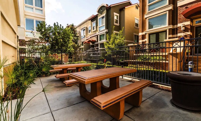 Dublin House | 3bed/bath luxury Town Home with garage & pool