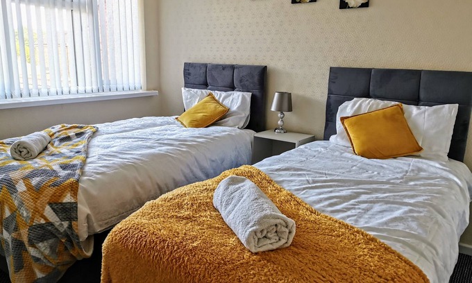 Wolverhampton House | 3Bed Full House - Free Parking - Family Friendly!