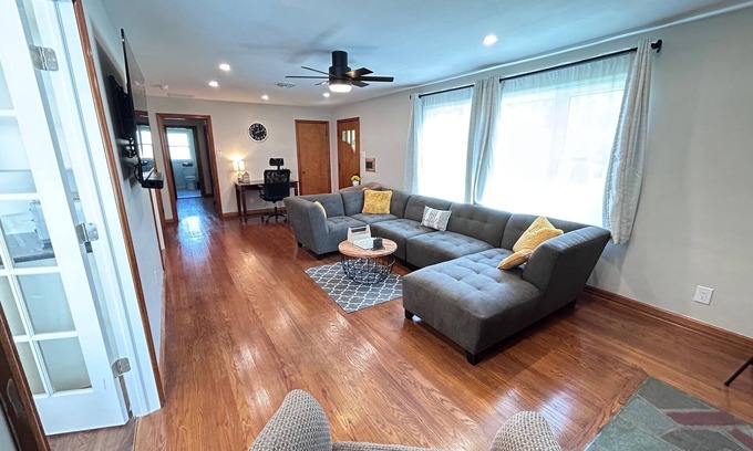 Schenectady House | 3Br, 1.5Ba Full Kitchen Central AC, Heat BBQ Firepit Spacious Equiped Generator+