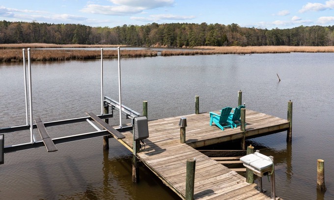 Nuttsville House | 3br/2ba Waterfront Home overlooks Private Dock. 2+ acres of front yard Games